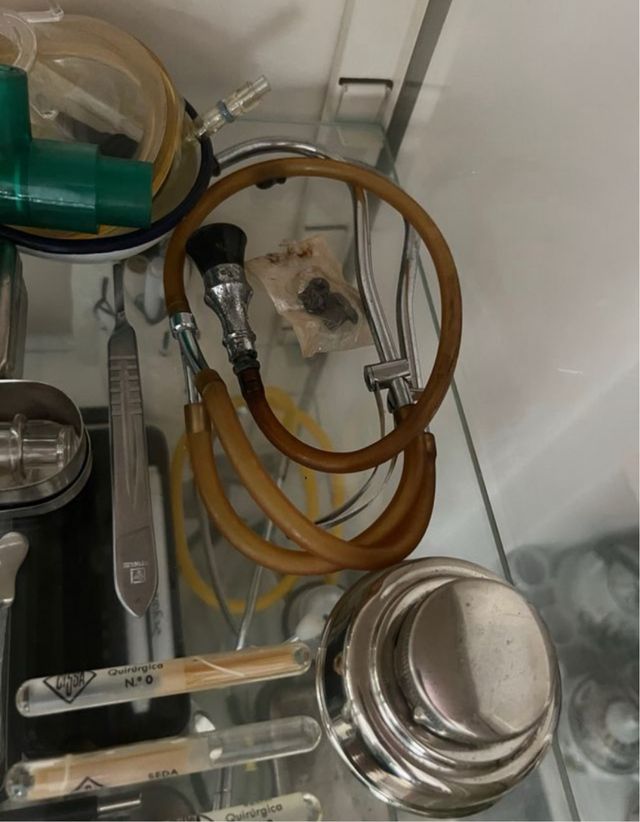 Vitrina medica totalmente restaurada