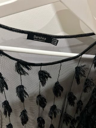 Camisa Negra Bershka de tul con borlas