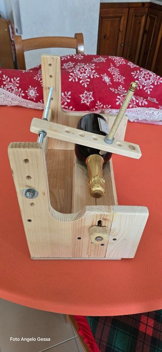 Taglia bottiglie legno abete artigianale