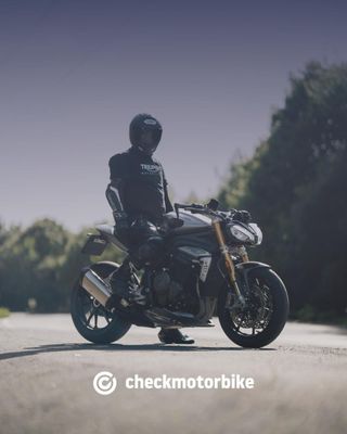 Alquiler de equipamiento de protección para moto