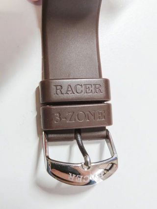 Reloj Racer con triple zona horaria