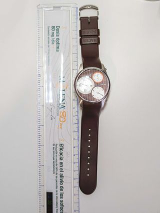 Reloj Racer con triple zona horaria