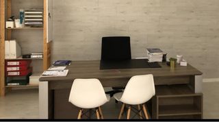 Mesa de despacho con armario y cajonero