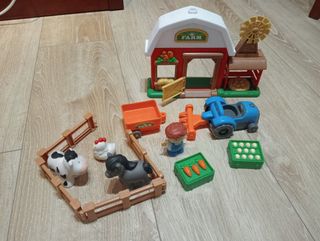 Granja con tractor y animales niños