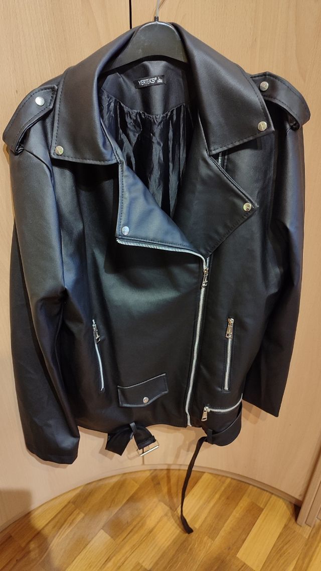 Chaqueta de cuero negra