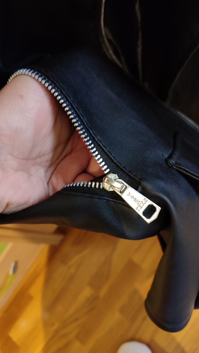 Chaqueta de cuero negra