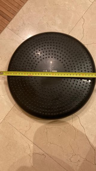Bosu y pesas tobilleras de 1/2 cada una. 