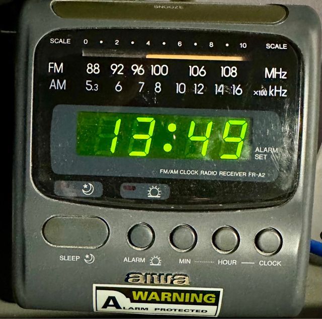 Radio despertador marca AIWA Vintage