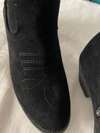 Botin ante bordado