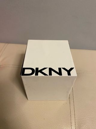 reloj azul DKNY