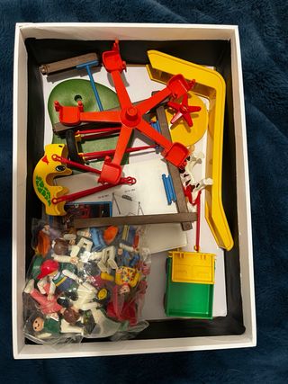 Playmobil Parque infantil y varios personajes más.