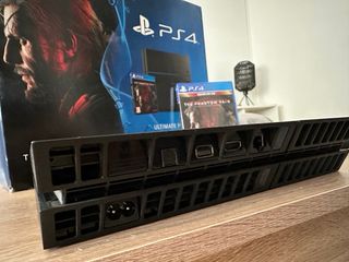 Playstation 4 1TB con Mando y 6 juegos
