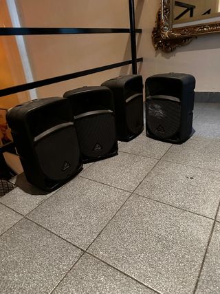 Altavoz activo behringer B108D