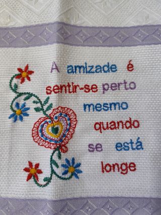 Pano de cozinha com mensagem bordada