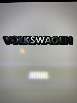 Emblema origenal volkswagen nuevo Ref 321853685C