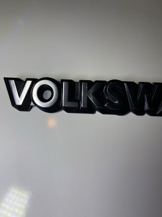 Emblema origenal volkswagen nuevo Ref 321853685C