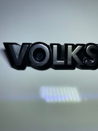 Emblema origenal volkswagen nuevo Ref 321853685C