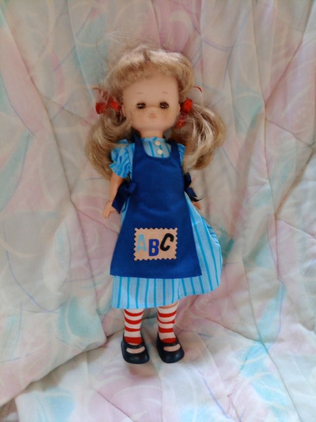 Antigua muñeca Lesly