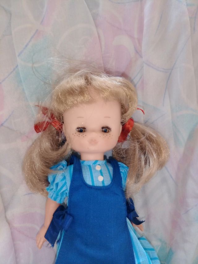 Antigua muñeca Lesly
