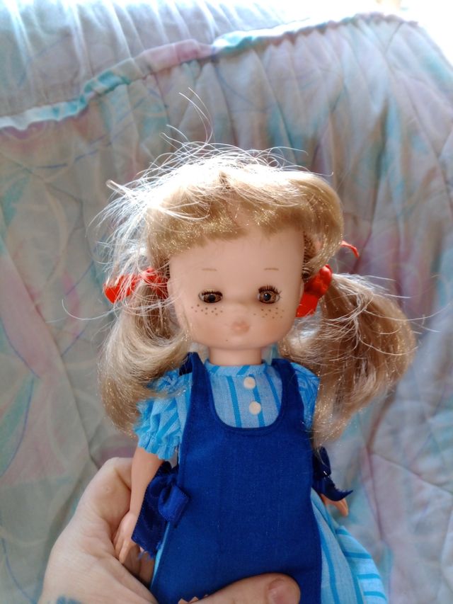 Antigua muñeca Lesly