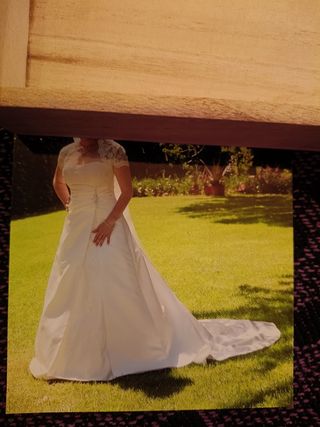 Vestido novia con torera y regalo pinza cabello