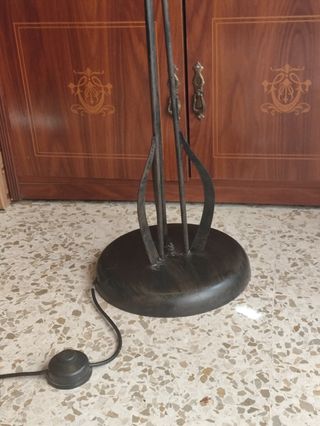 Lampara de pie de forja 