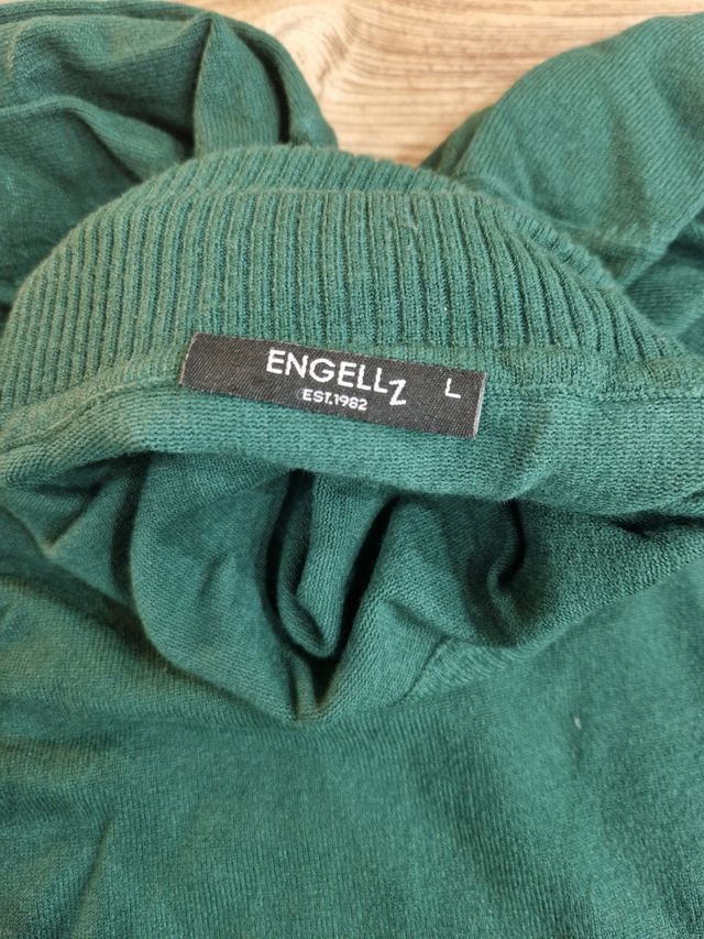 Maglione verde collo alto