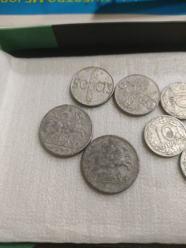 9 monedas Centimos de peseta.años 50.
