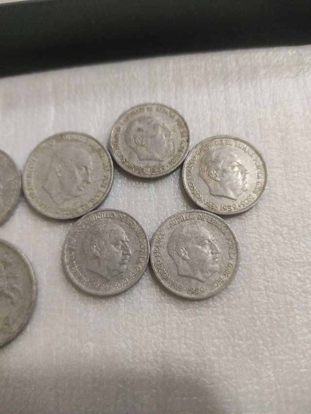 9 monedas Centimos de peseta.años 50.