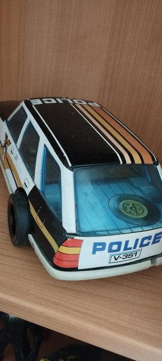 Coche de juguete antiguo