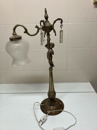 Lampara antigua de siglo pasado de mesa noche