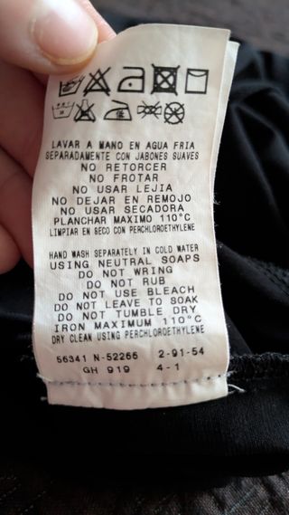 Vestido Adolfo Domínguez.