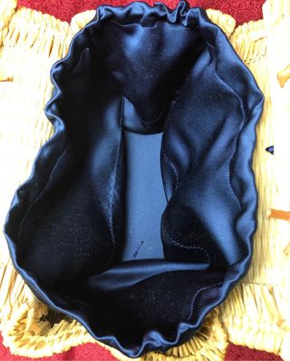Bolso de mimbre con colgante de sargadelos