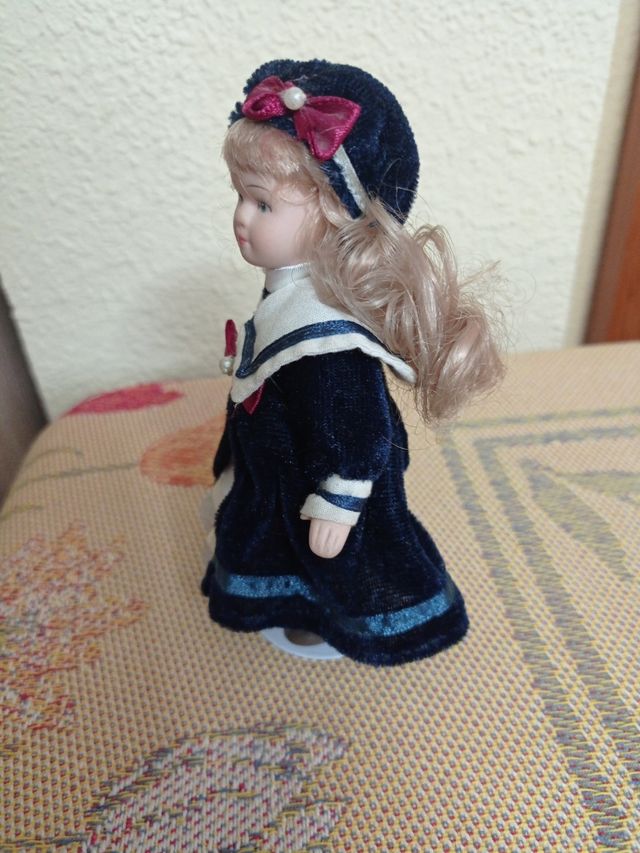 Muñeca porcelana