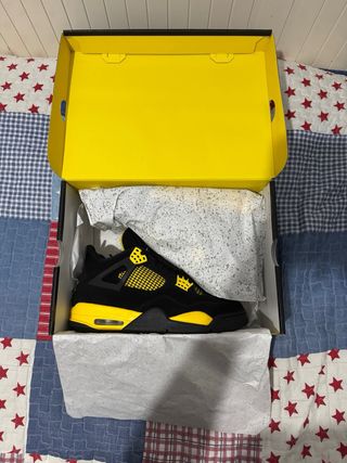 Air Jordan 4 Retro Thunder