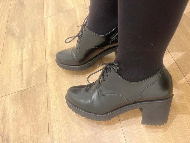 Scarpe nere con tacco a lacci T38