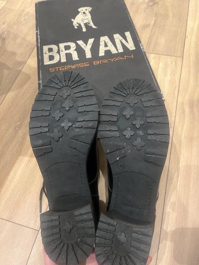 Scarpe nere con tacco a lacci T38