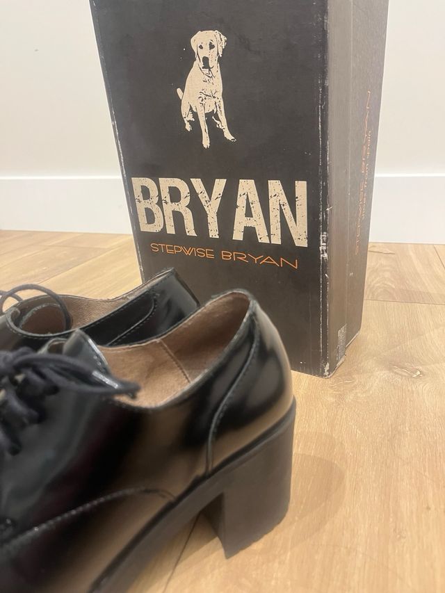 Scarpe nere con tacco a lacci T38