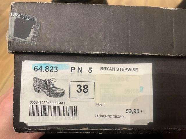 Scarpe nere con tacco a lacci T38