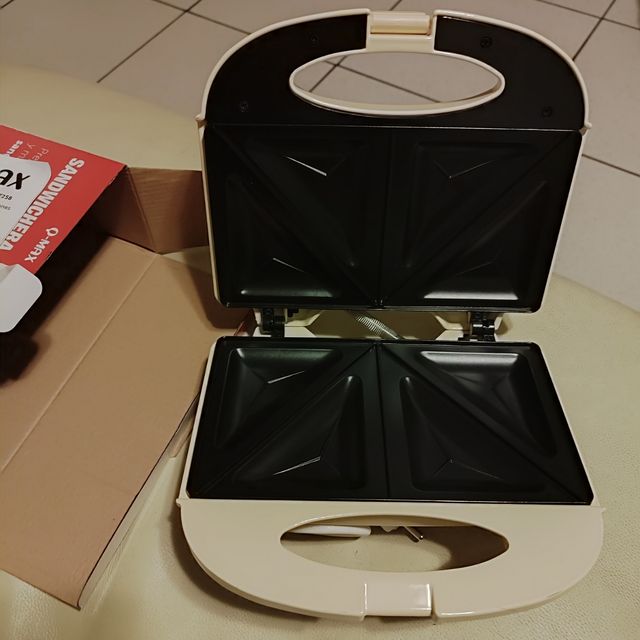 Sandwichera a estrenar