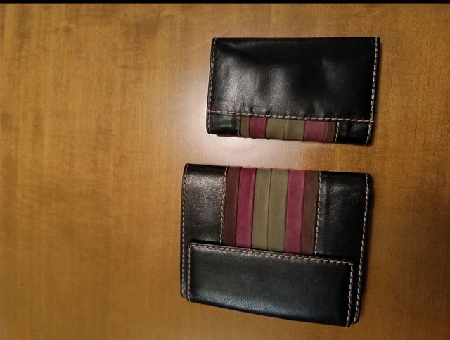 Cartera-billetera y llavero de piel