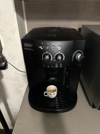 De Longhi Magnifica ESAM 4000.B Macchina Caffe