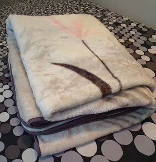 Manta "Manterola" cama grande.