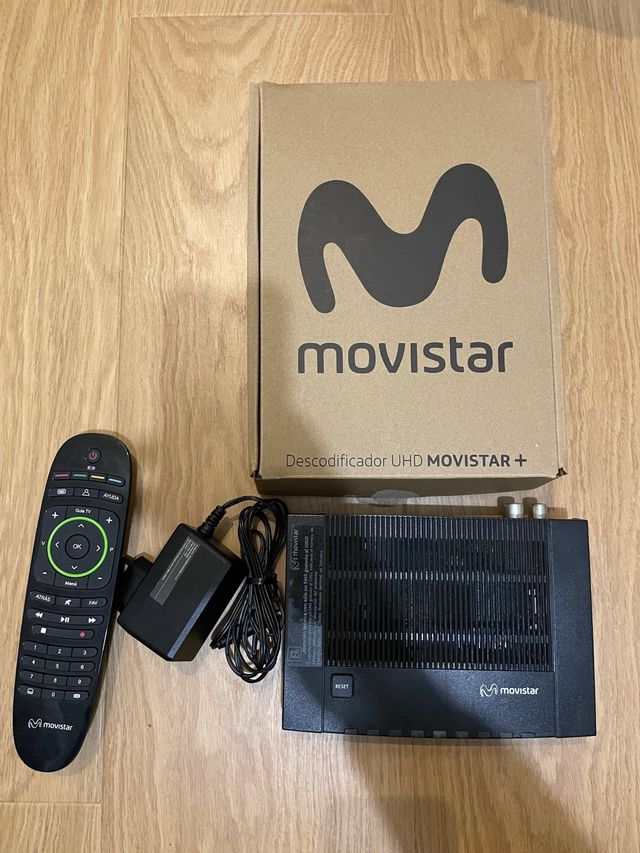 Decodificador Movistar UHD con mando a distancia