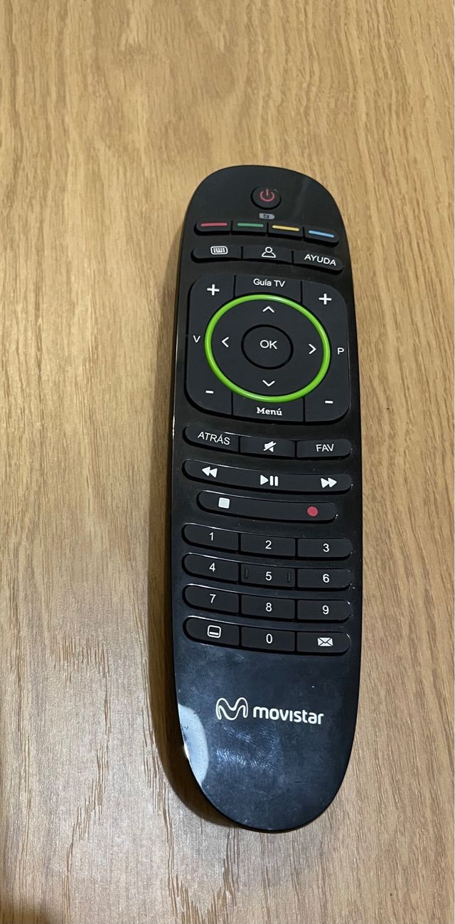 Decodificador Movistar UHD con mando a distancia