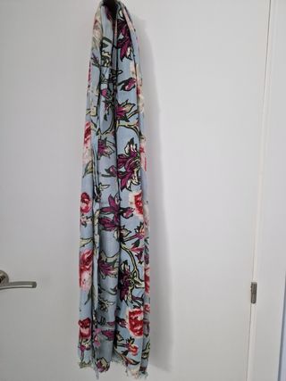 Pañuelo azul y flores de Wanda