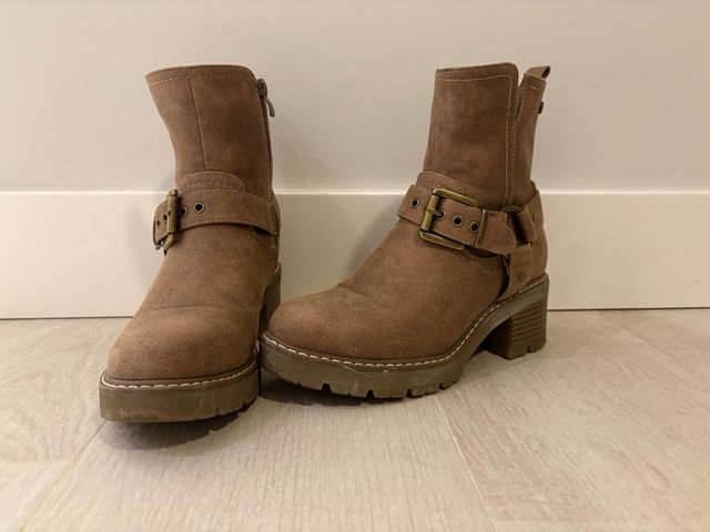 Botín biker tacón medio beige talla 36