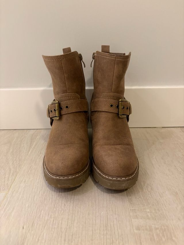 Botín biker tacón medio beige talla 36