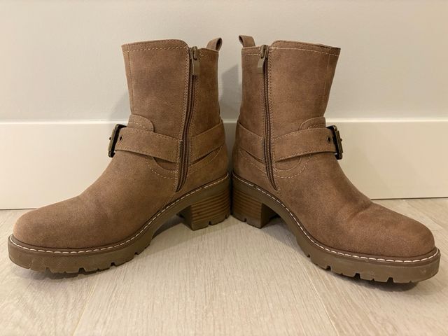 Botín biker tacón medio beige talla 36