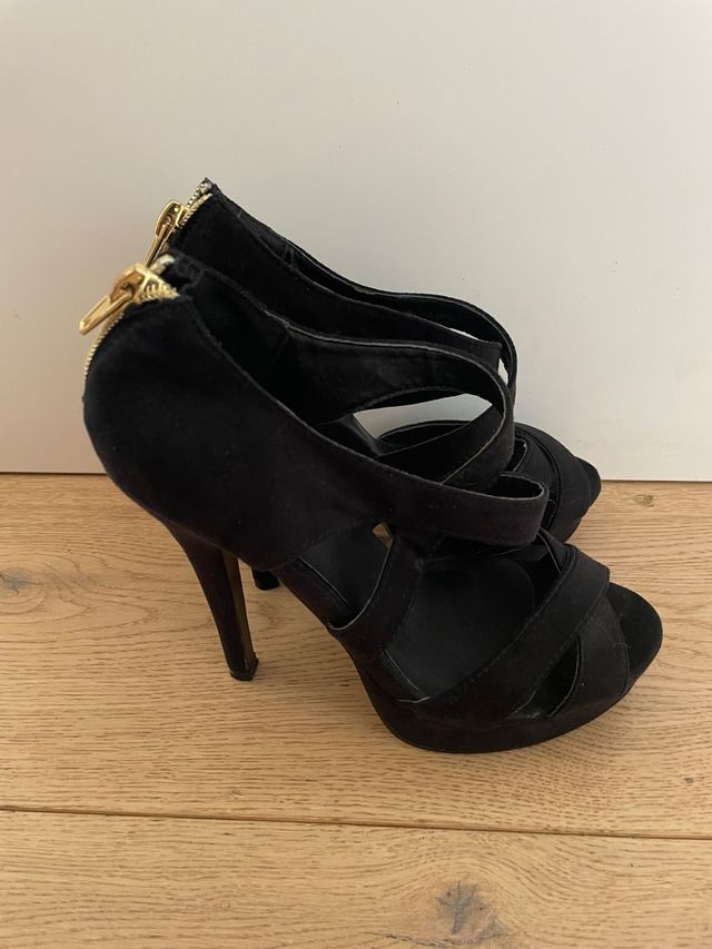 Zapatos de tacón negros